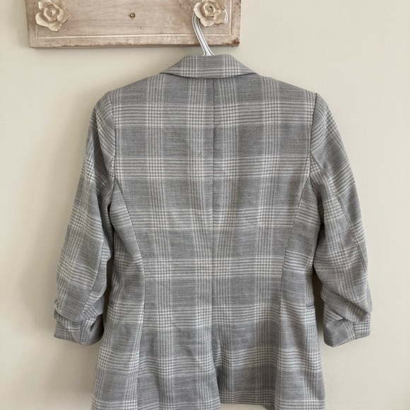 H&M professional plaid blazer with ruched sleeves - Picture 2 of 3